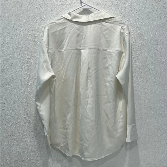 Uniqlo Elegant Cream Button-Up Blouse - Picture 6 of 7